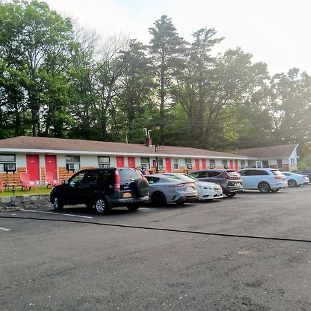 Robin Hood Motel Saratoga Springs Bagian luar foto