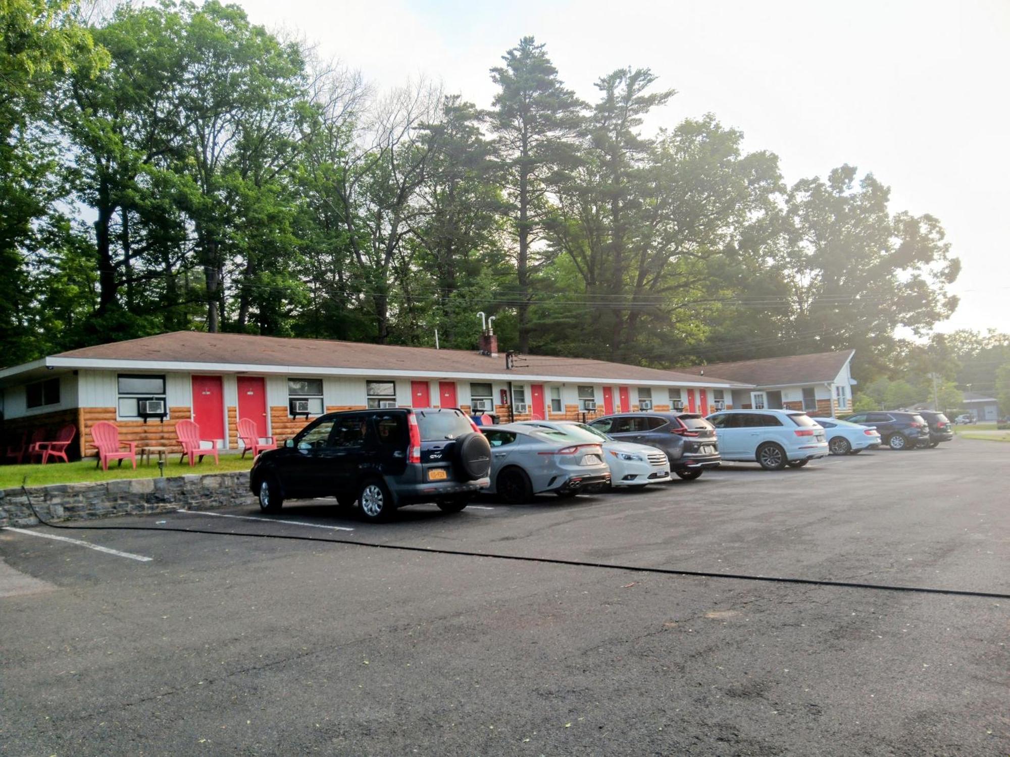 Robin Hood Motel Saratoga Springs Bagian luar foto